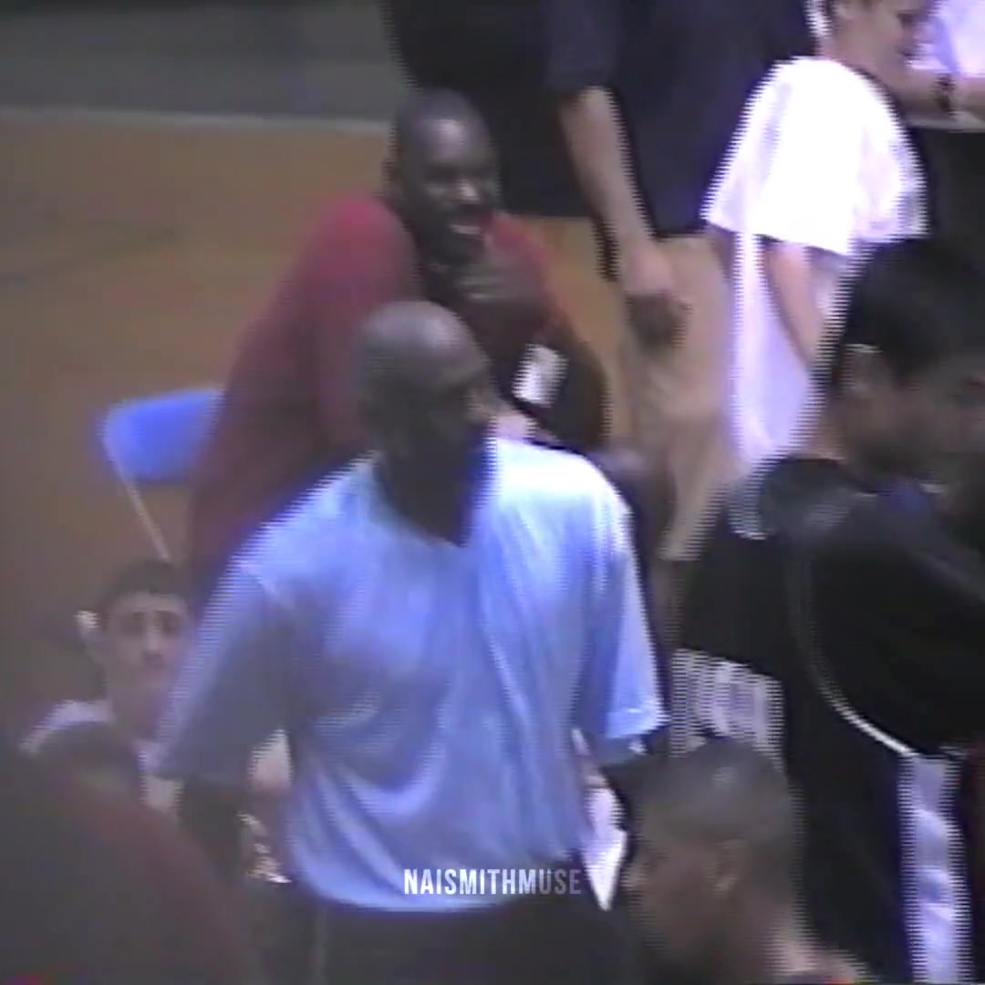 百家乐官方网站-珍贵影像！姚明17岁时参加乔丹飞行学院训练营 多次高质量护筐